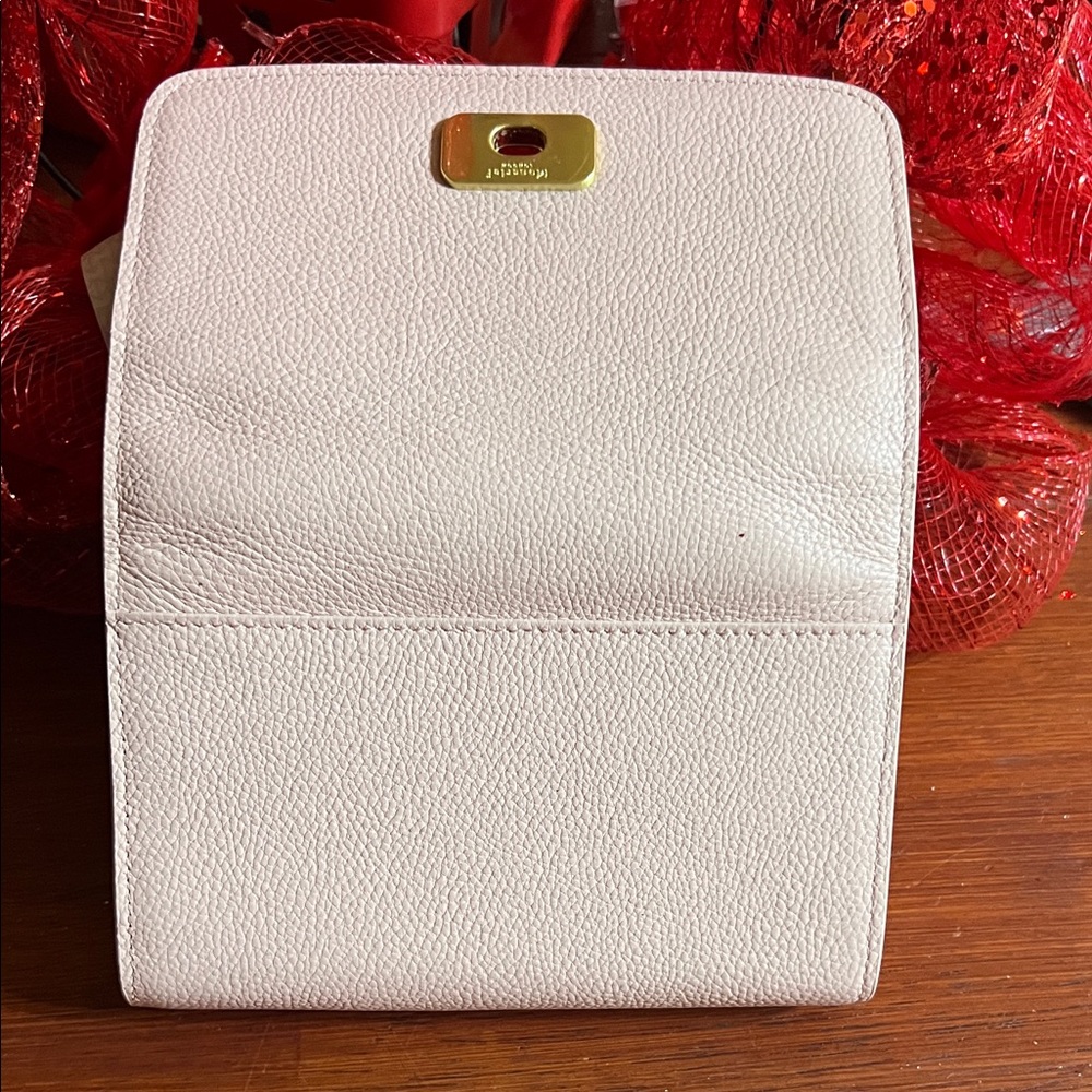 Elegant Blush Wallet with Gold Accent - Picture 4 of 8